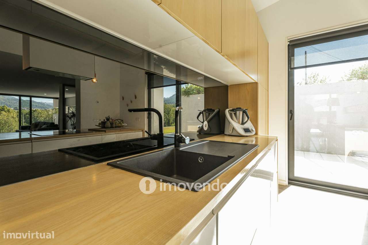 Moradia T3 única, mobilada e equipada, em Cabeceiras de Basto-11