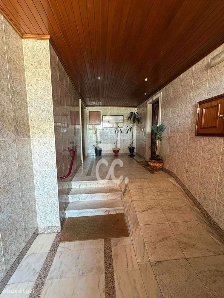 T2 espaçoso com Lareira, Varanda e Garagem - Algueirão-20