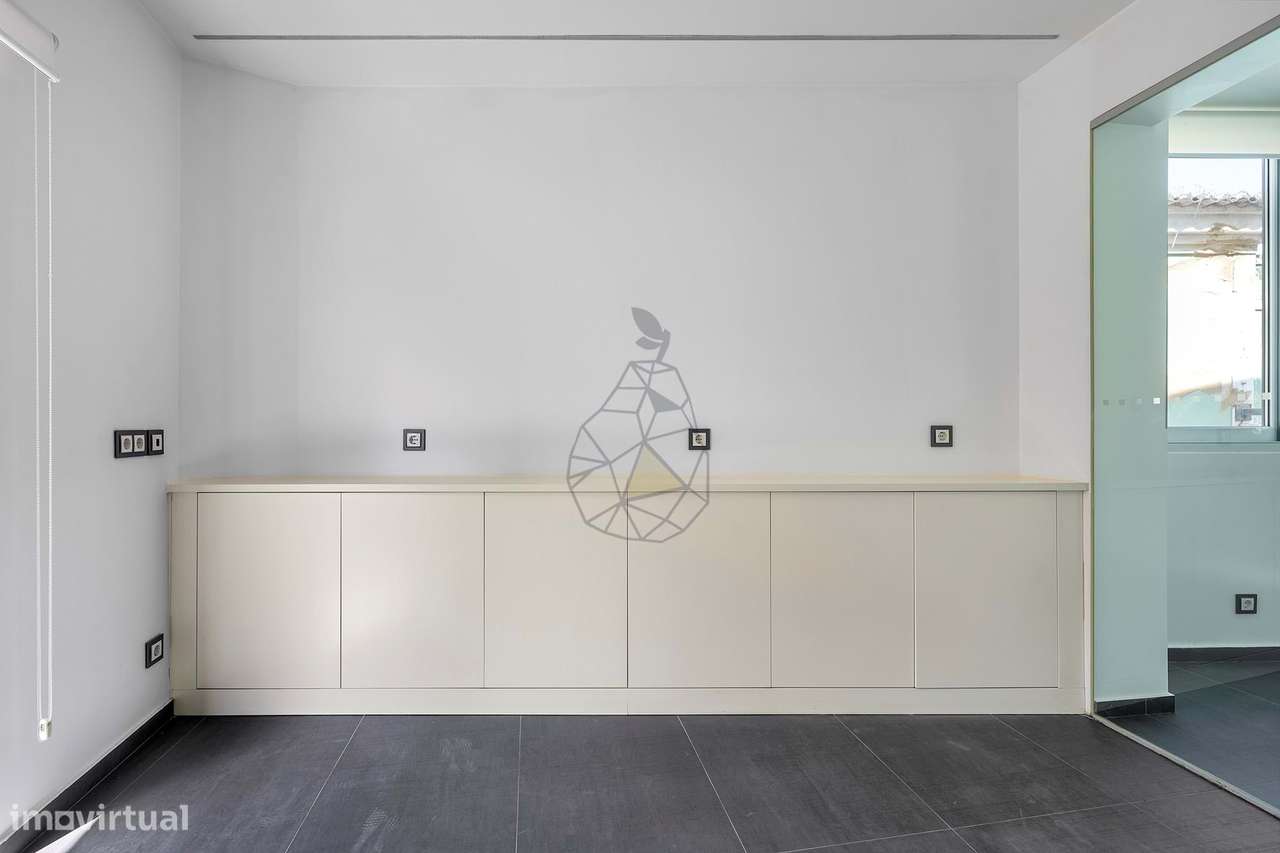 Escritório remodelado para arrendamento ao ano no Centro de Portimão - Grande imagem: 3/26