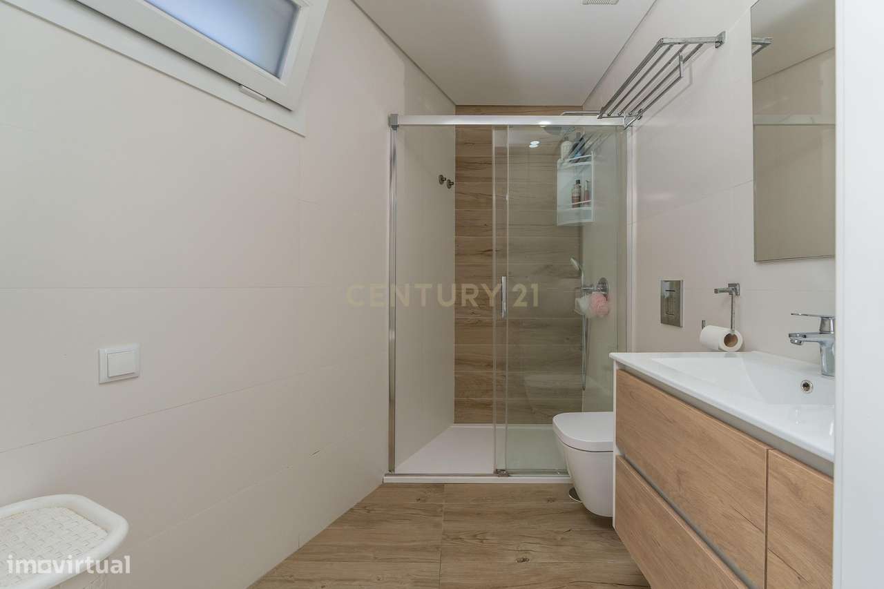 Moradia T5 em Famões-31