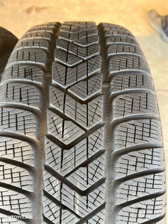 vând 2 anvelope 235/55/19 Pirelli de iarnă ca noi - 3