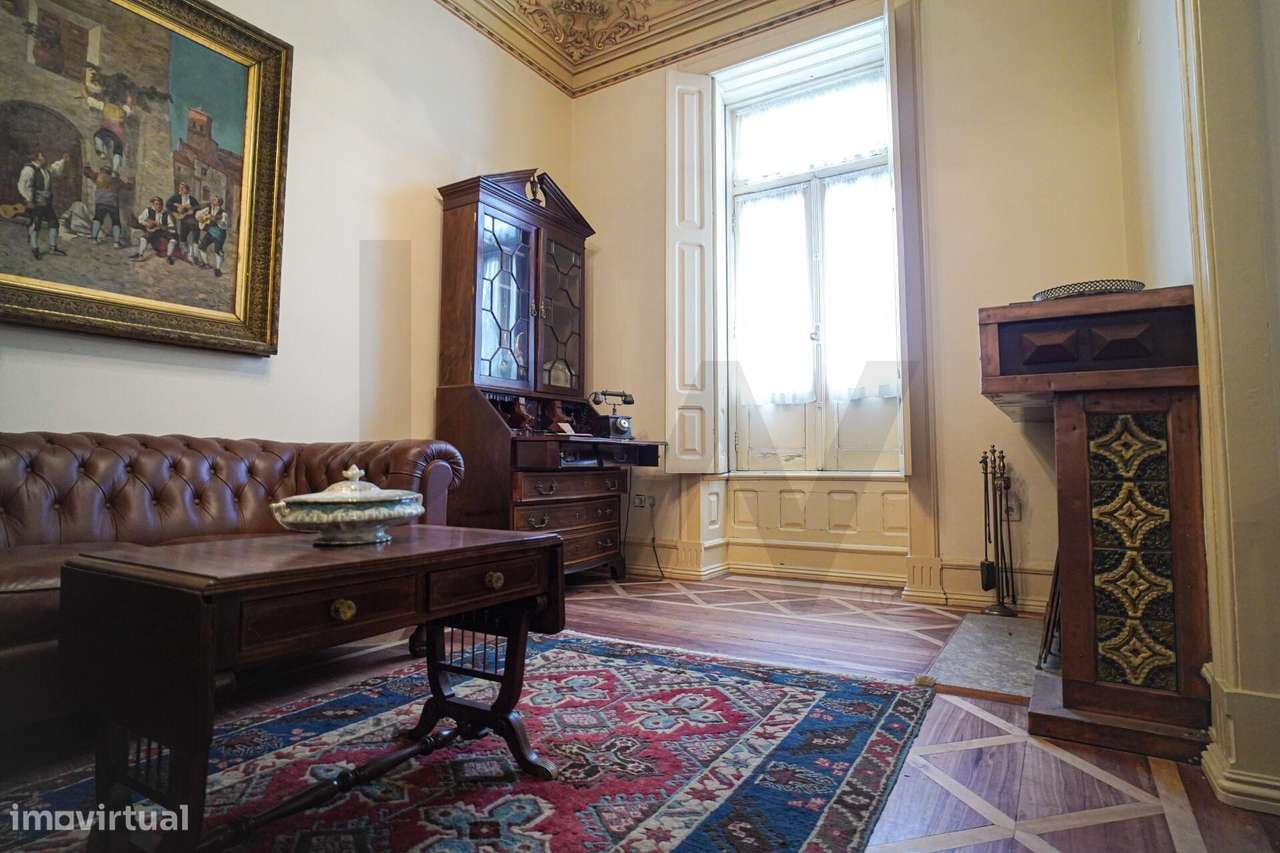 Palacete único dos anos 30 do séc. XX ergue-se no coração de Alcanena-44