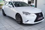 Lexus IS 300h - 2