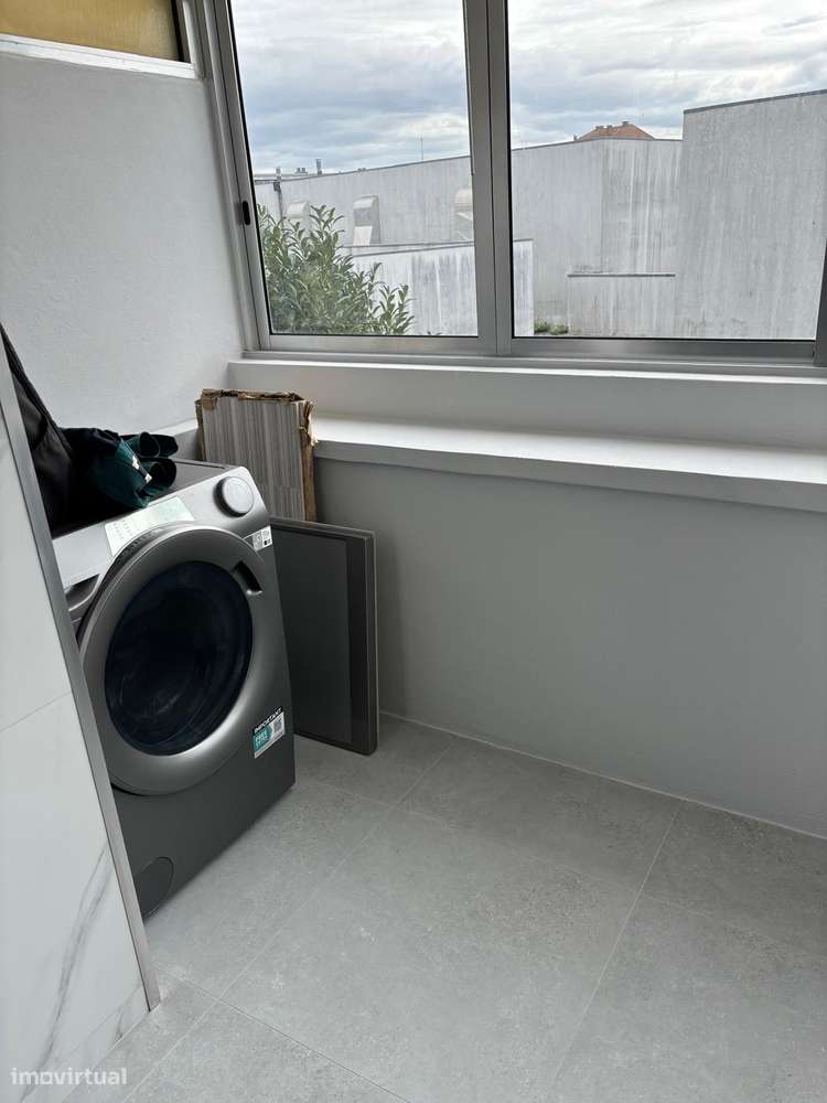 Apartamento T2 Totalmente Renovado com Pequeno Quintal - Bonfim-4