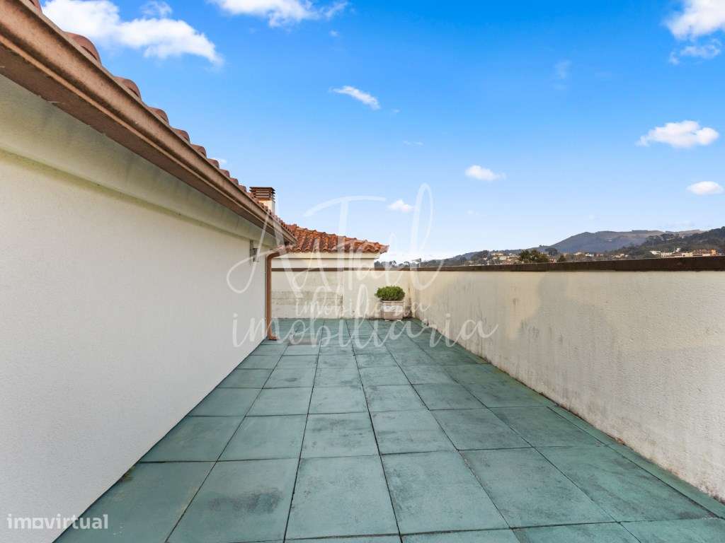 Duplex T5 no centro de Ponte de Lima com terraço panorâmico e 2 gar...-37