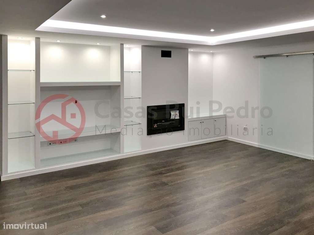 Moradia Geminada T4 com Piscina - Grande imagem: 2/8