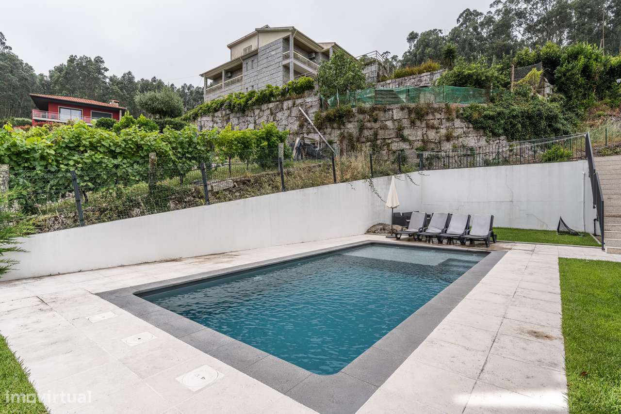 Moradia de Arquitetura Contemporânea com Piscina | Fafe-45