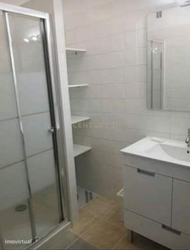 T3 Remodelado com 2 Casas de Banho à Venda no Miratejo – Pronto a Entr-3