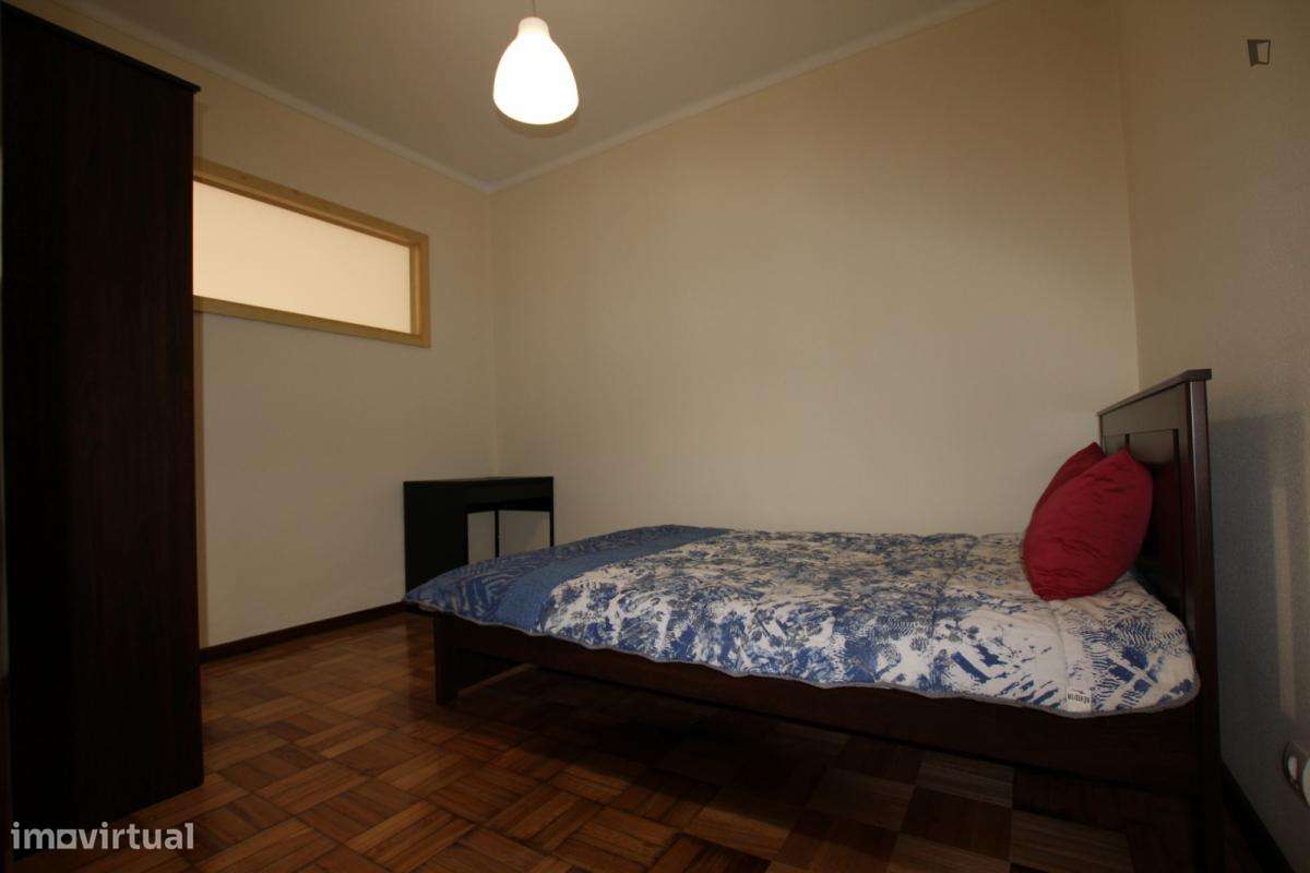 Quarto - localizado em Sé de Braga e São Lázaro Braga - Grande imagem: 4/10