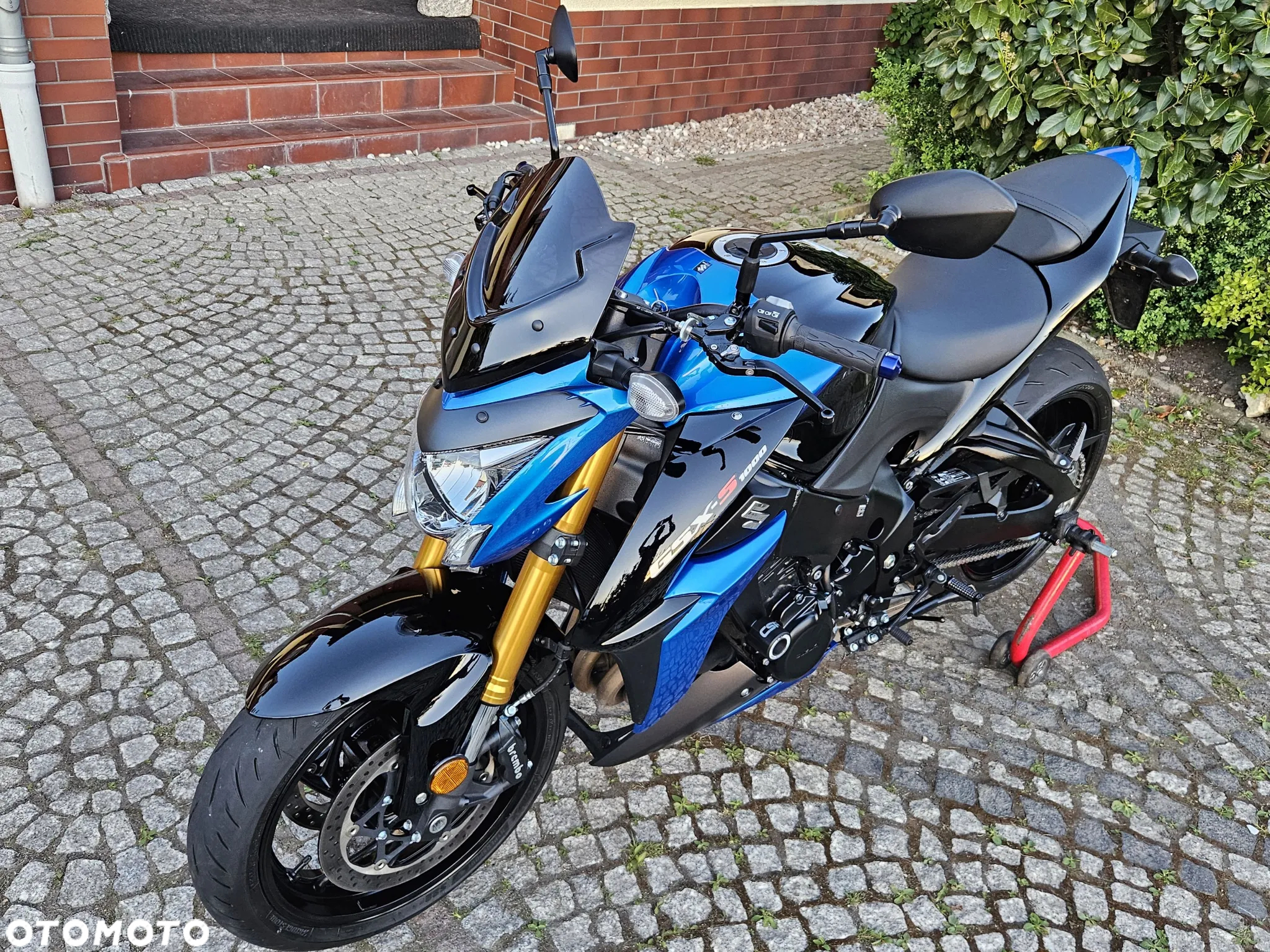 Suzuki GSX - 8