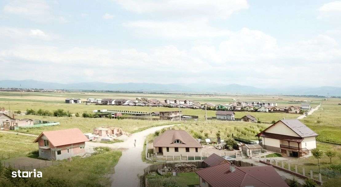 Vand teren intravilan Sanpetru la poalele Dealului Lempes-6