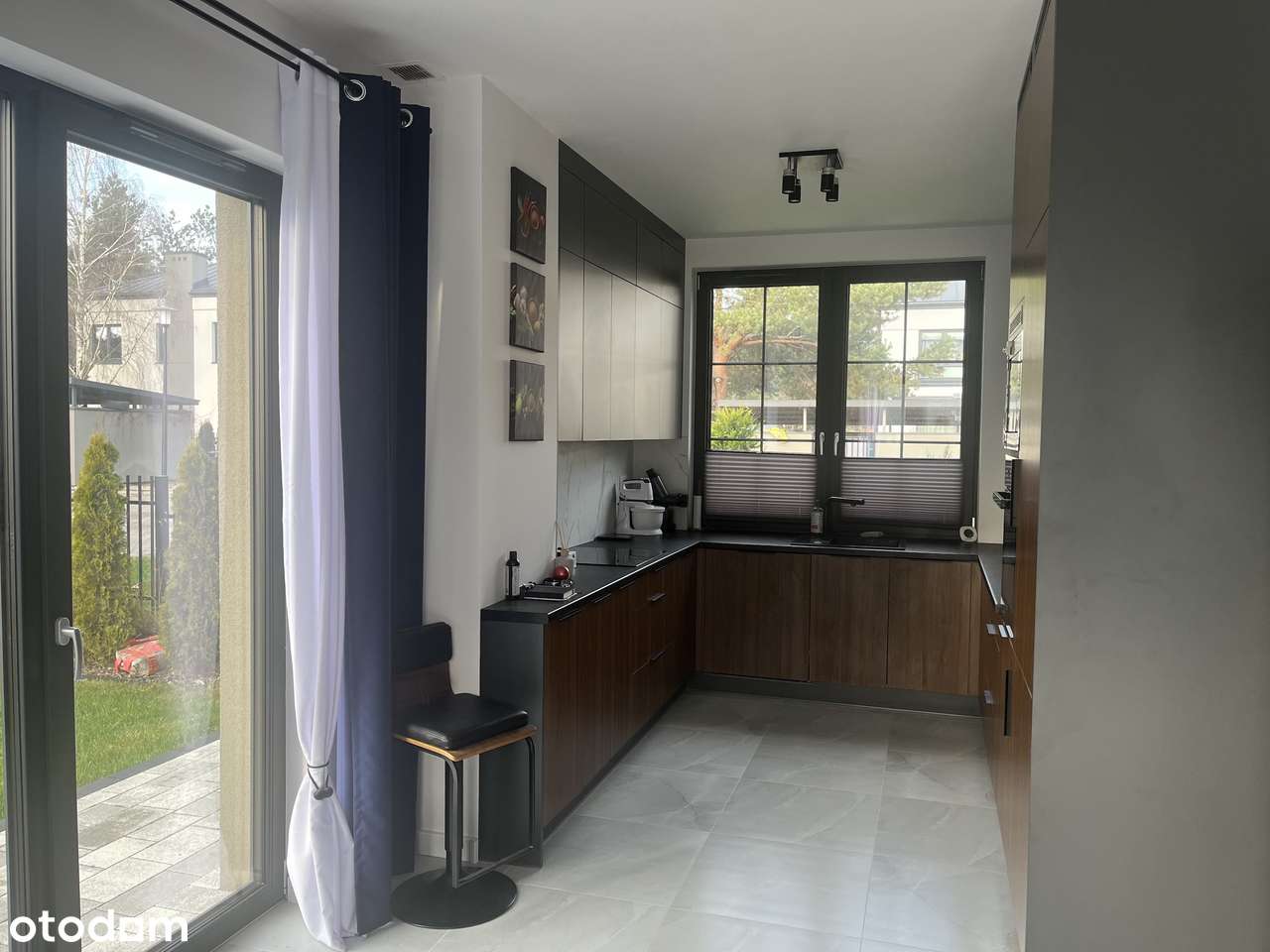 Wykończony dom, szeregówka. Strzeżone osiedle z basenem i kortami - Pełny obrazek: 3/17