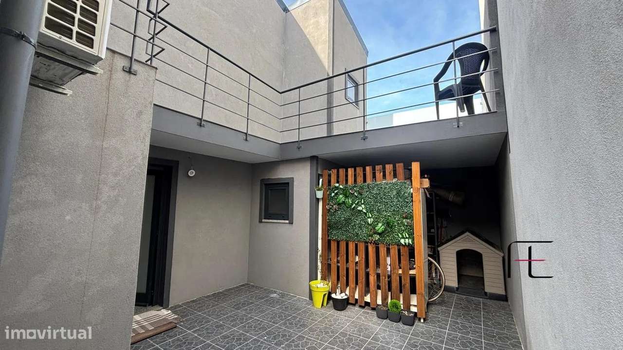 Moradia t2 com espaço exterior em Valbom-6