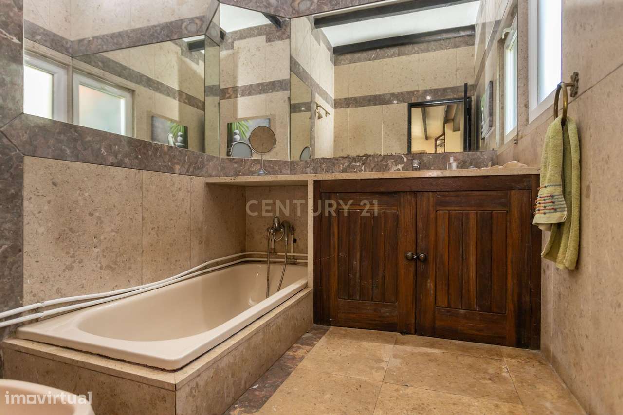 Vila de Prestígio T7+2 com 5.000 m² de Privacidade na Verdizela-16