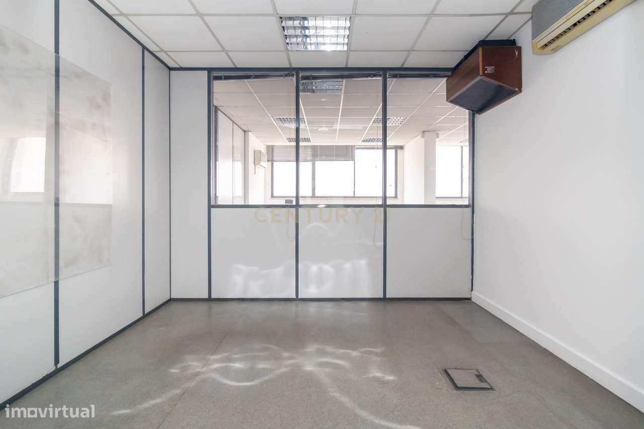 ESPAÇO COMERCIAL/SERVIÇOS com 311m2, para venda, no centro do Prior Ve-39