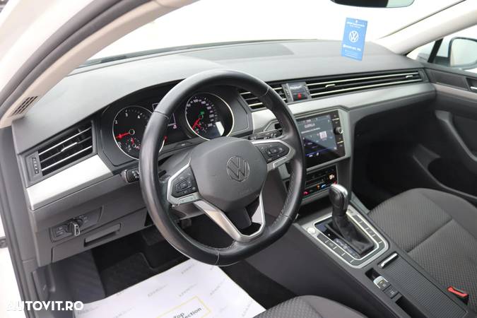 Volkswagen Passat 2.0 TDI DSG Trendline - 10