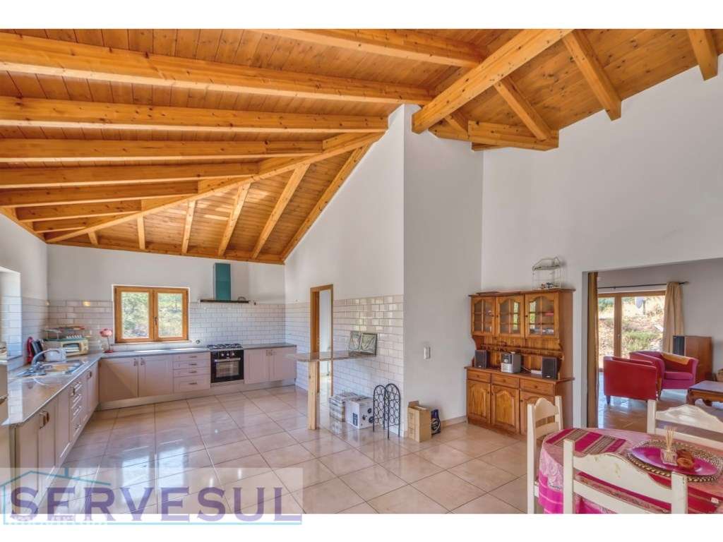 Espaçosa Moradia de 3 quartos, inserida em terreno com 17 hectares,...-5