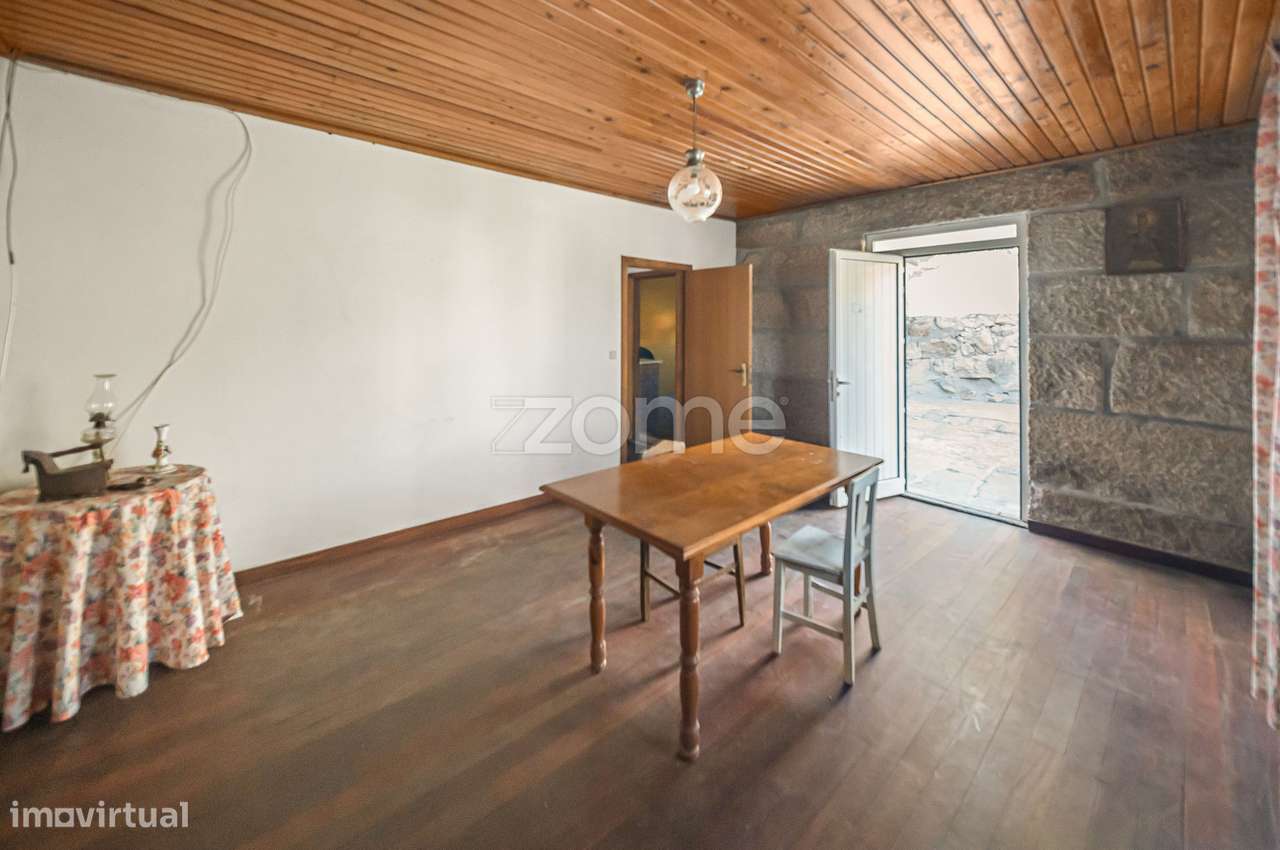 Moradia T4 para recuperar - Grande imagem: 2/21