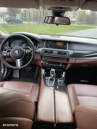 BMW Seria 5 525d Touring - 13