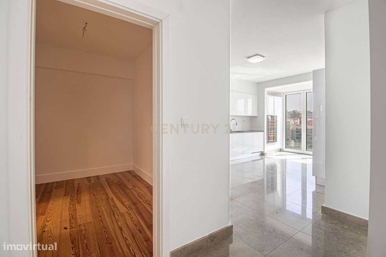 Apartamento T4 +1 com 272 m2 Vista Panorâmica em Lisboa e 3 Lugares de-10