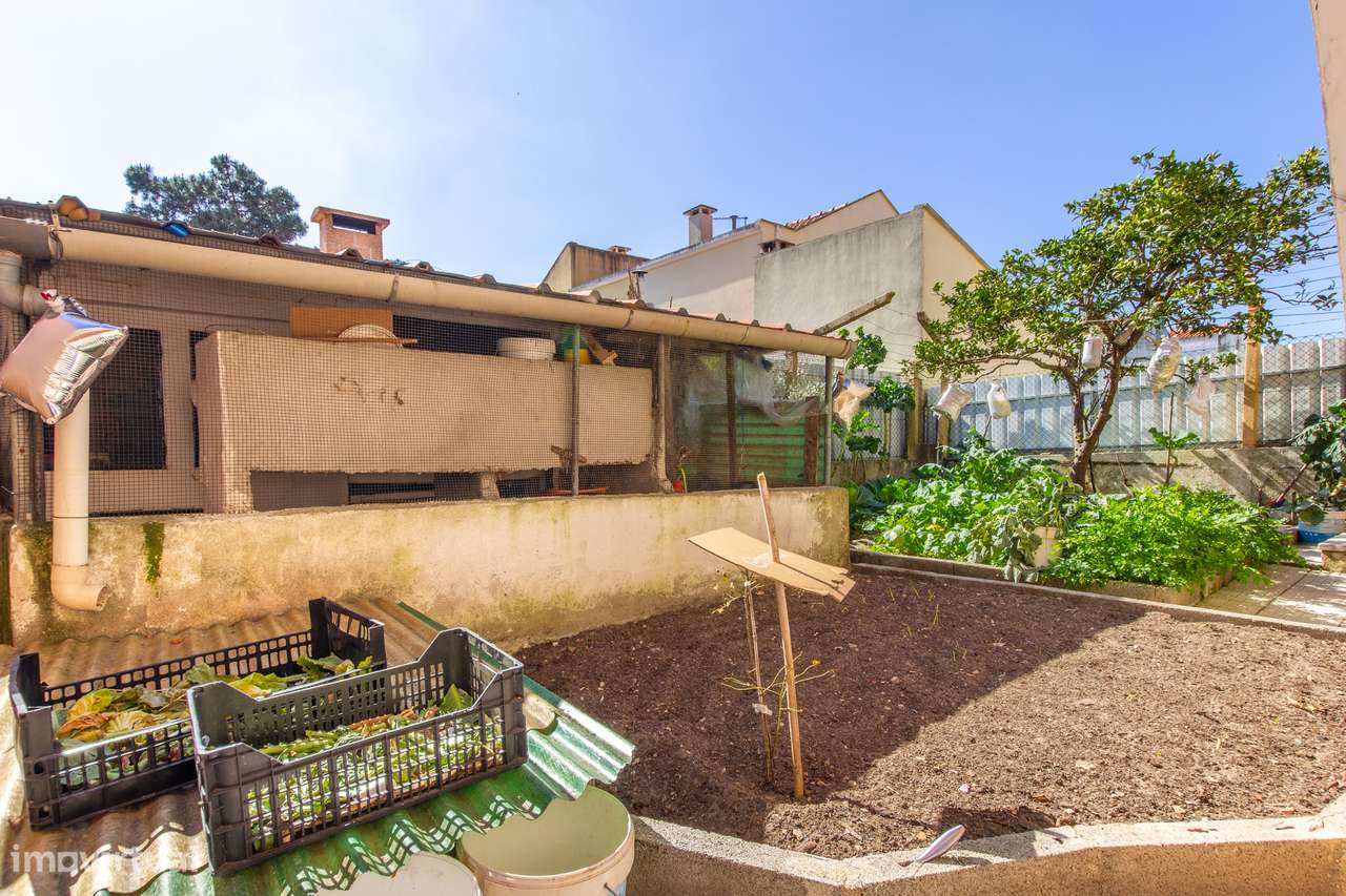 Moradia T5 isolada com jardim e terraço em Quinta do Conde-40