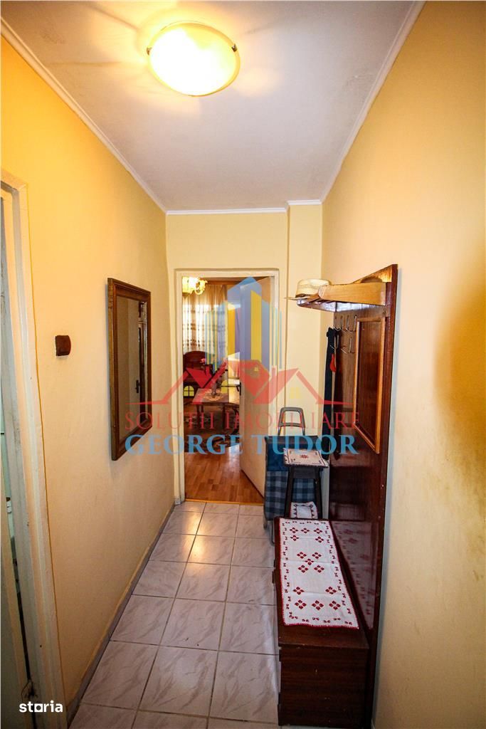 Vanzare apartament 3 camere Bld Iuliu Maniu  vis a vis de Piata Gorjul