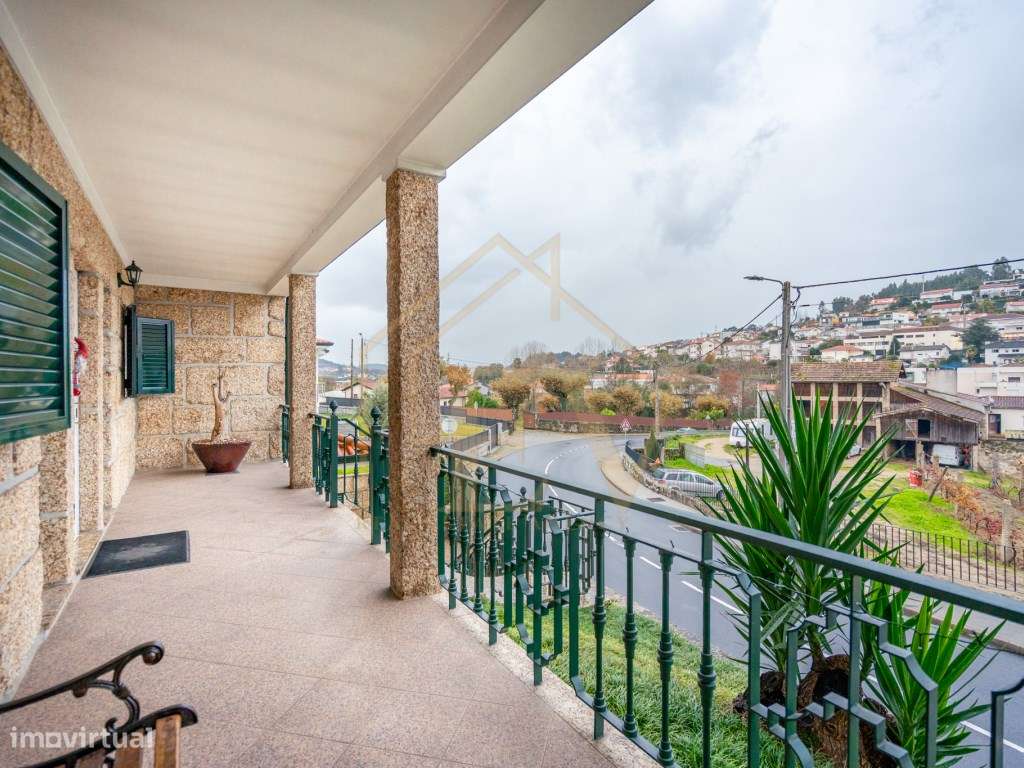 Moradia T4 em Aldão-5