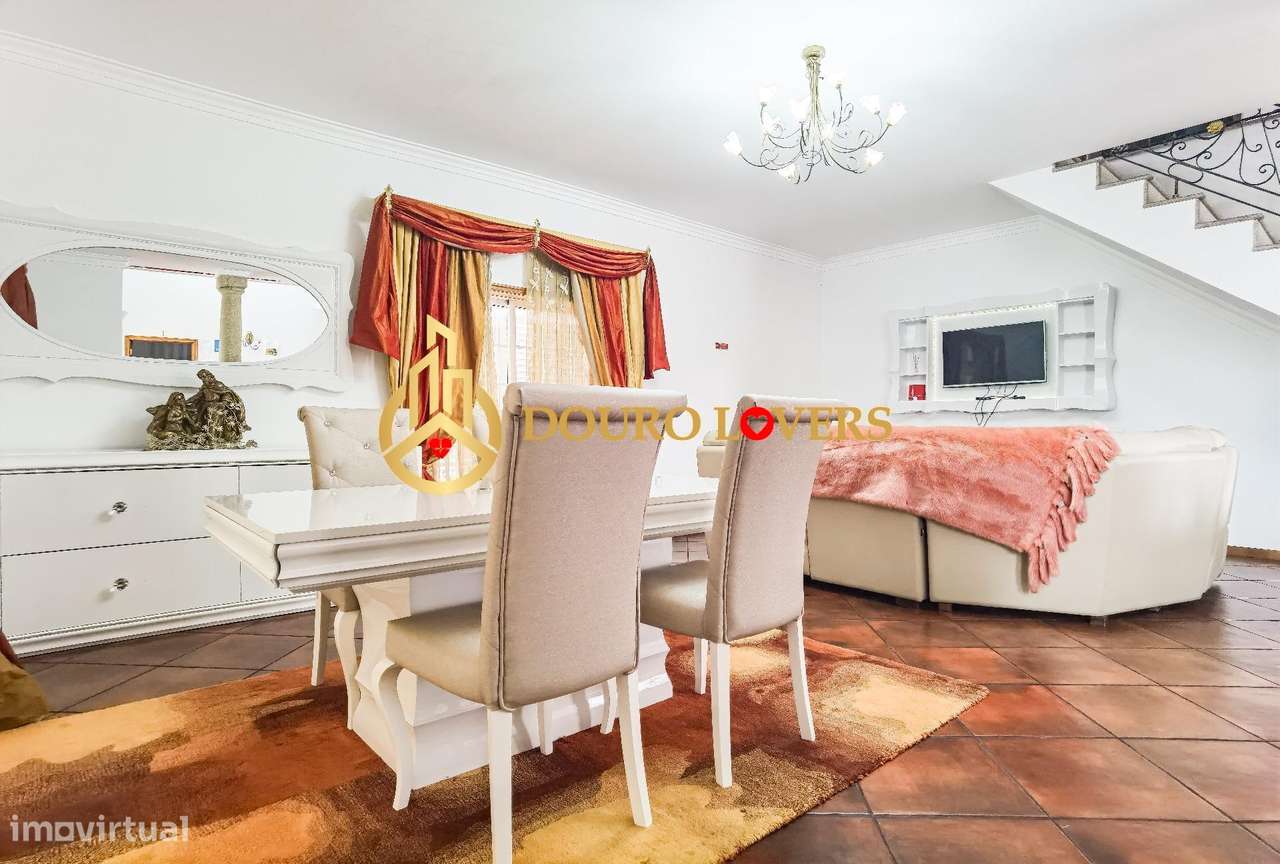 Moradia T4 com Piscina e Jardim em Ferreira - Paços de Ferreira-5