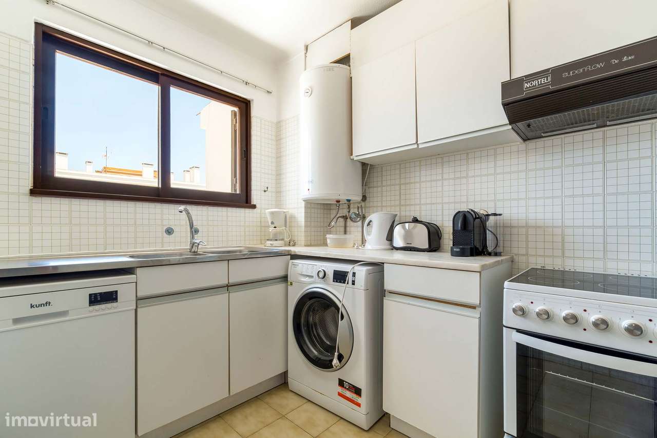 Elevado Potencial: último piso com vista mar, a 200 m da praia-15