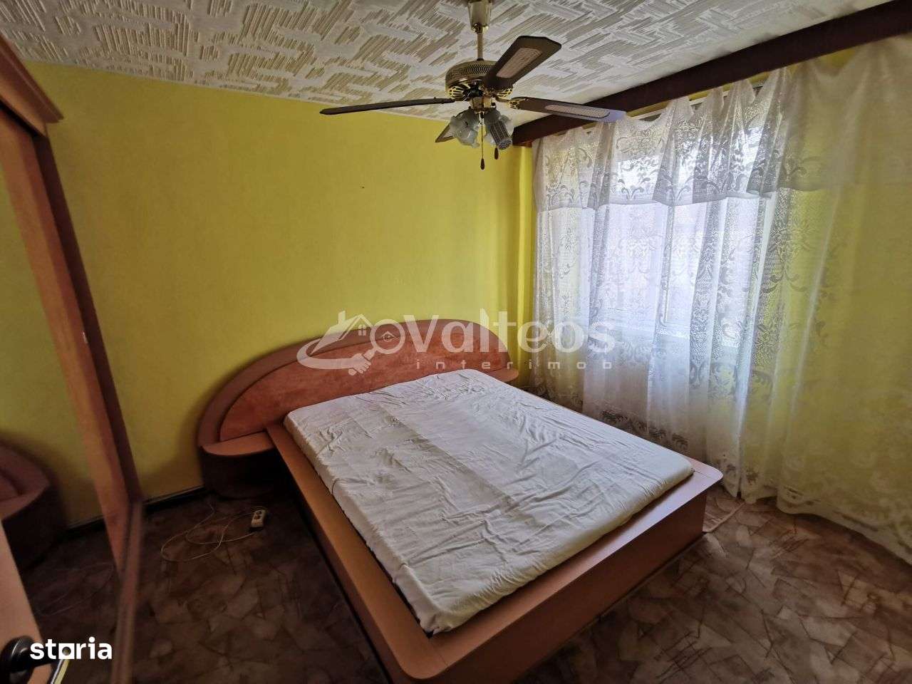 Reșița, apartament 4 camere (2X2), 120 mp, etaj 2, zona Universitate-2