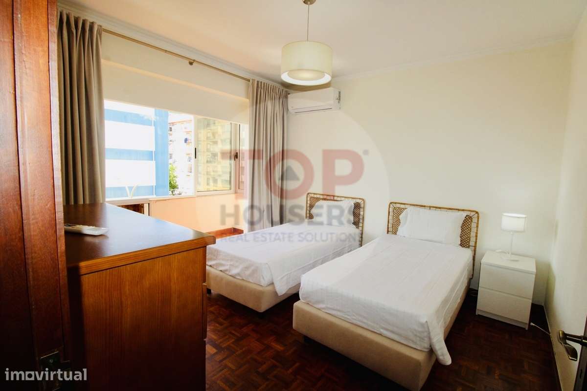 Viva o privilégio de estar na 1ª linha de Mar em Quarteira!-7