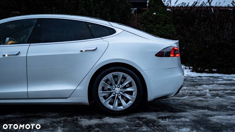 Tesla Model S - 24