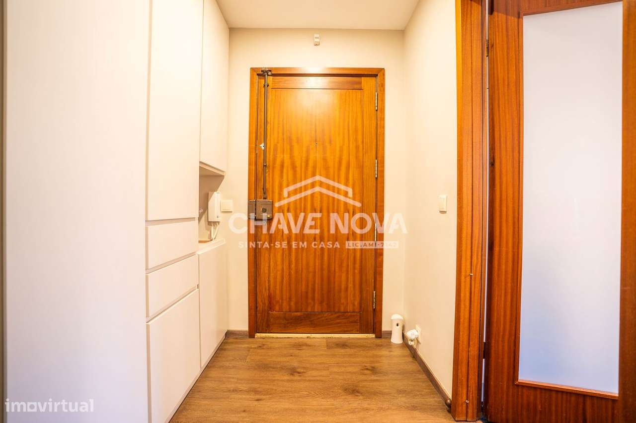 Apartamento T3 Renovado para venda em Lordelo do Ouro, Porto  Zona ...-24
