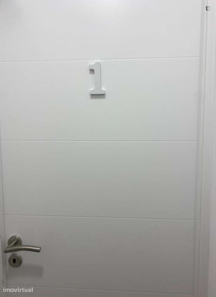 Quarto - localizado em Benfica Lisbon - Grande imagem: 4/10