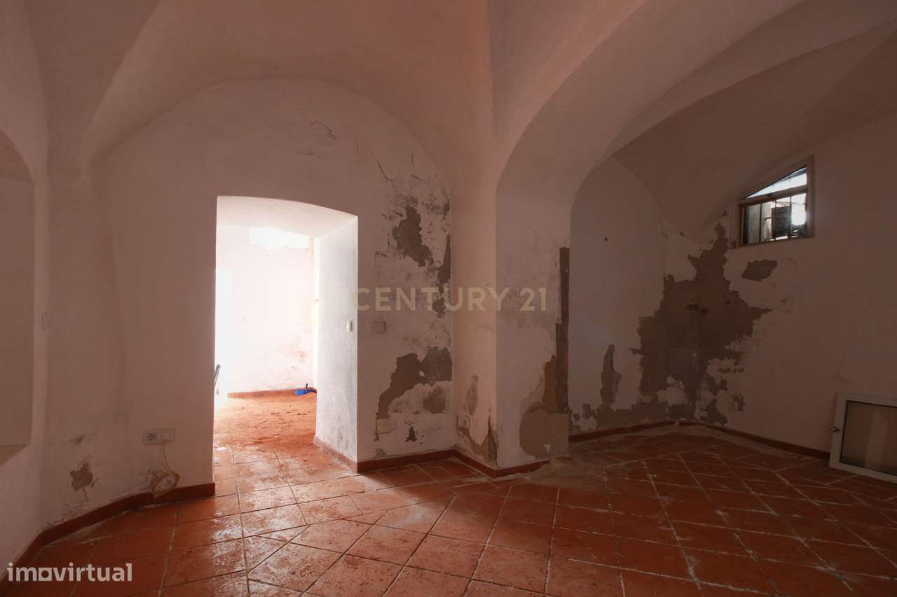 Apartamento e arrumos para venda em Borba-22
