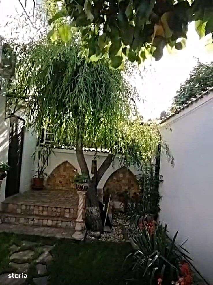 Vanzare casa renovata 2 camere curte intrare separata foisor Cotroceni-4