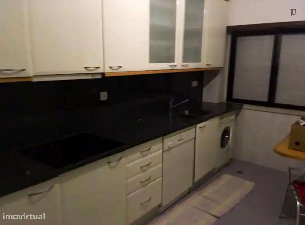 Quarto - localizado em Santarem - Grande imagem: 3/12