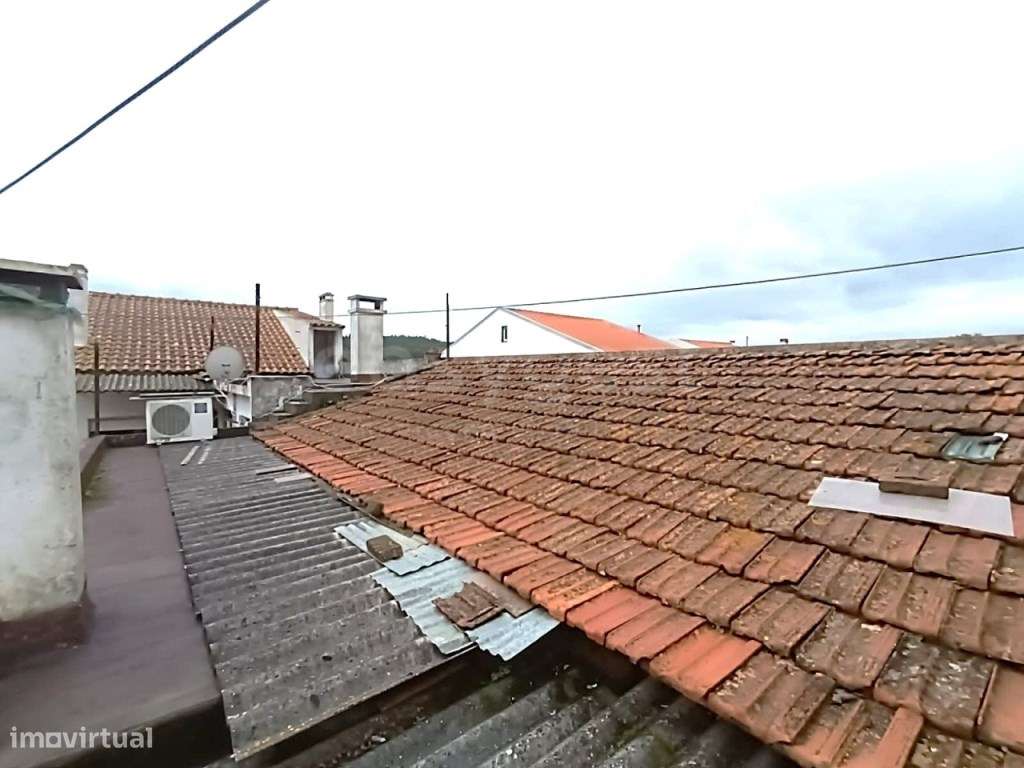 Fantástica moradia com 2 pisos, anexos e comercio-24