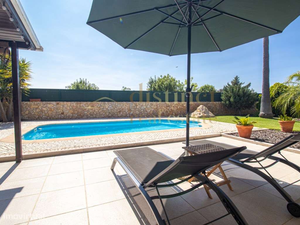 FANTÁSTICA/MORADIA EM BANDA/COM 4 QUARTOS/JARDIM & PISCINA/A APENAS...-28