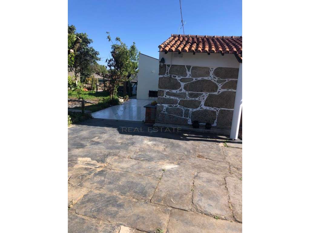 Moradia Geminada T2 em Pedroso Espaço, Natureza e Potencial!-19