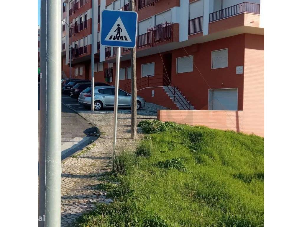 Terreno para construção na Amadora - Grande imagem: 4/5