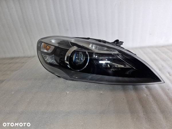 VOLVO V40 12-> XENON LAMPA PRZEDNIA PRAWA 31420008 - 1