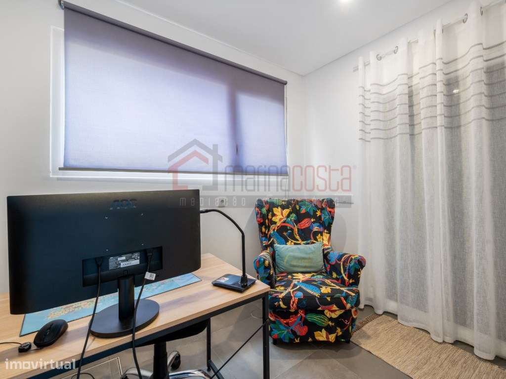 Moradia de Luxo T3 com Piscina e Vista Mar-27