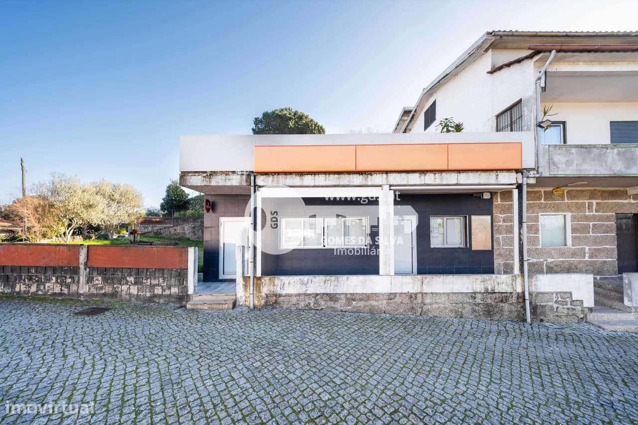 Moradia T3+1 com Espaços Comerciais – Ideal para Viver e Investir-36