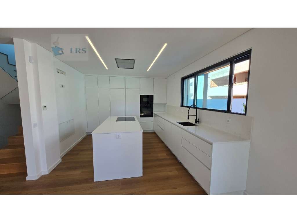 Murches, lindos acabamentos, moradia isolada com 3 suites e 1 quatr...-17