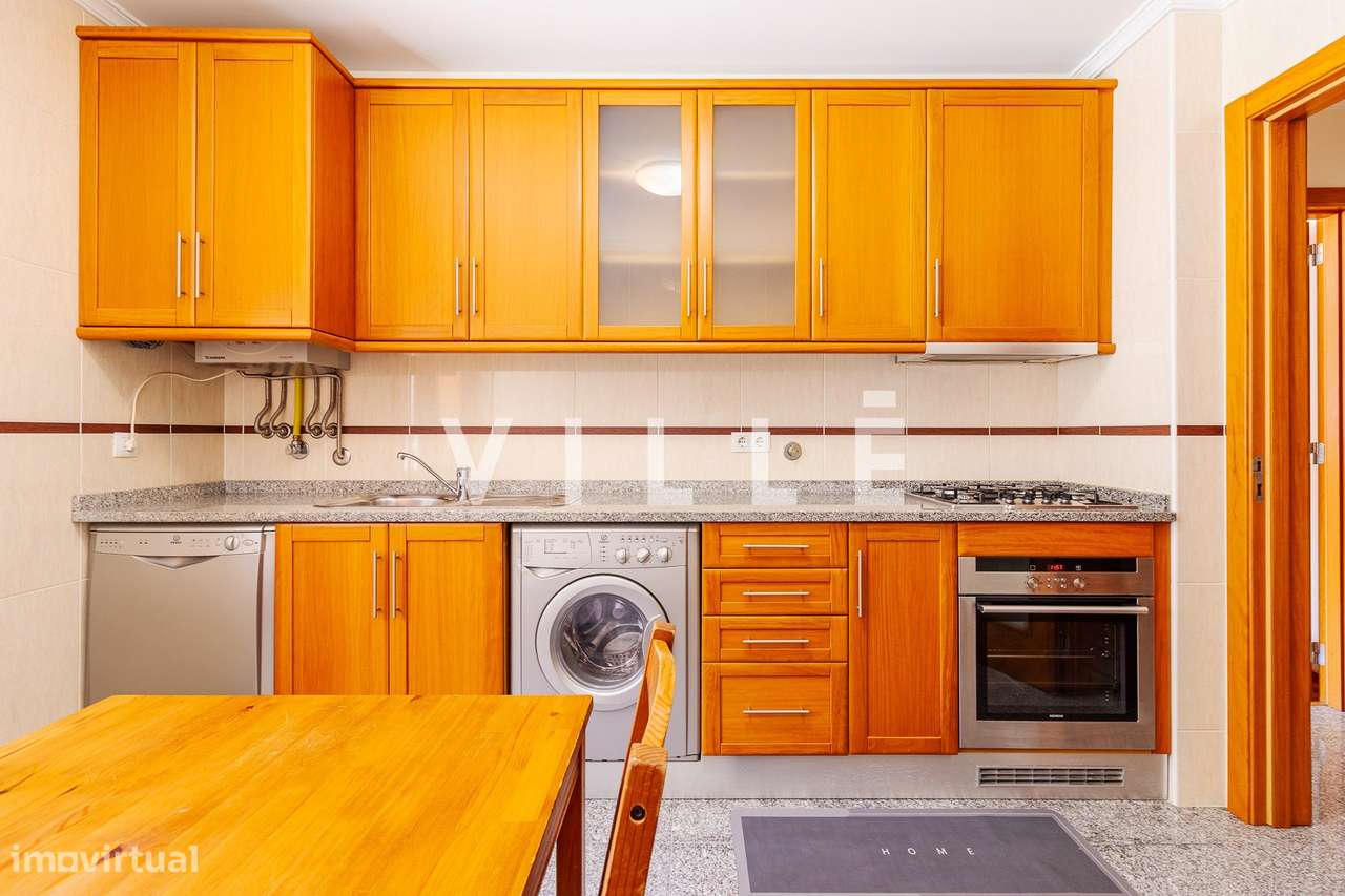 Apartamento T2 com Garagem Fechada e Arrumo no Glicinias-11
