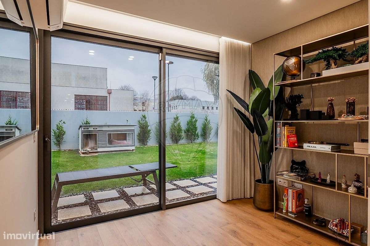 Moradia de Luxo T3+1 com Piscina Aquecida -300m da Praia em Matosinhos-10