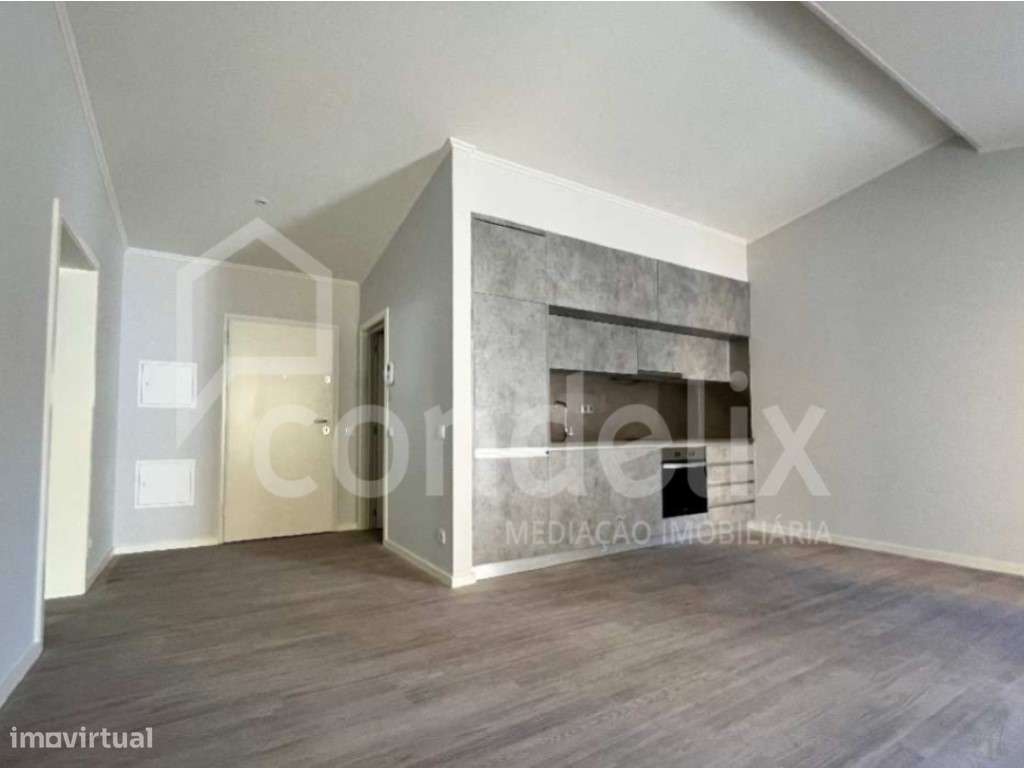 T1 com lugar de garagem e arrumo na Foz Velha - Grande imagem: 3/8