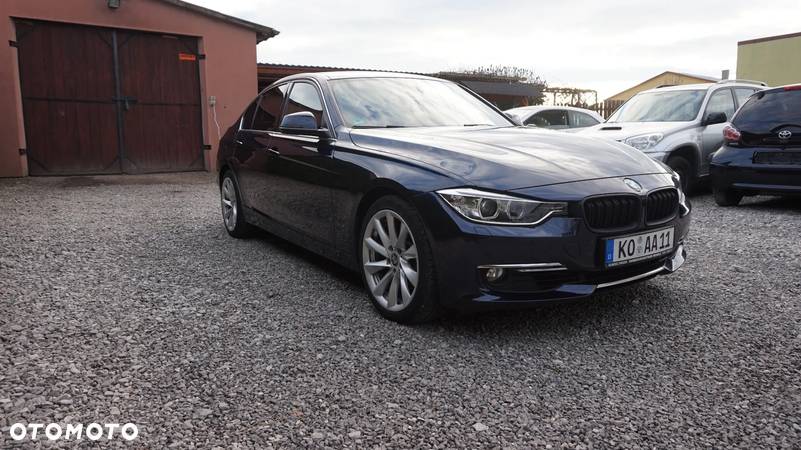 BMW Seria 3 328i Luxury Line - 12