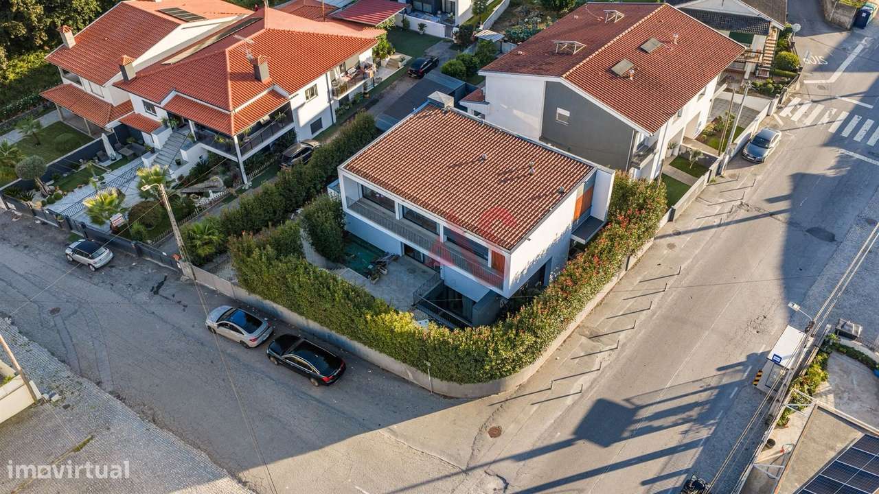 Moradia T4 com Suite Master, Jardim e Garagem para 4 carros | Corvite,-0
